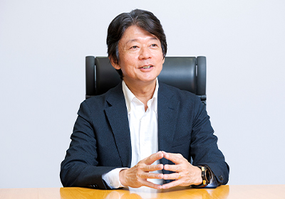 二上 哲也 氏