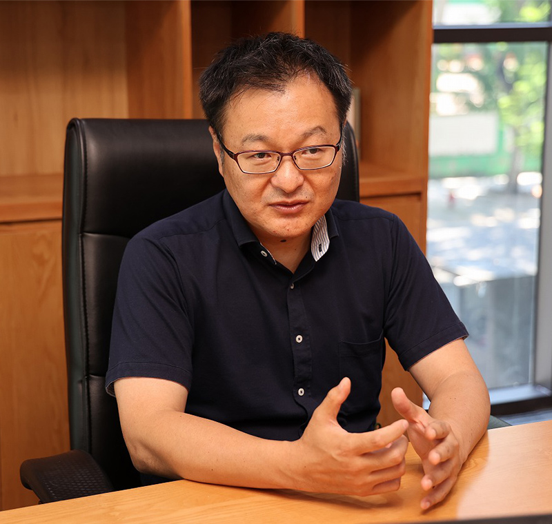 角野 泰次氏