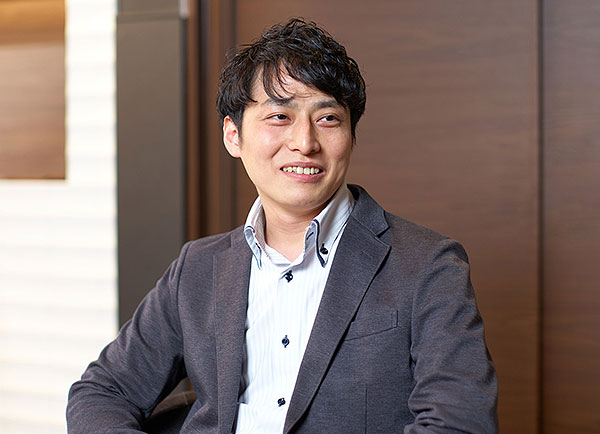 横田氏