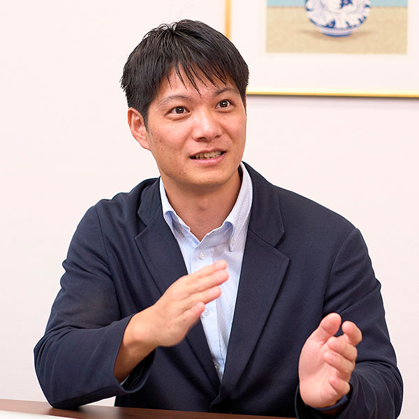 平岡氏