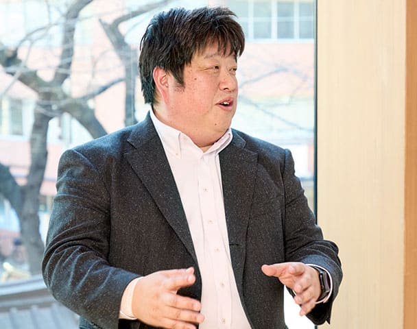 岡嵜氏