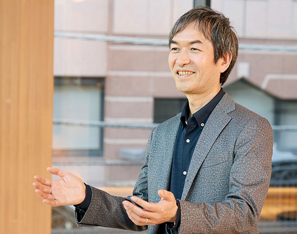 川上 氏