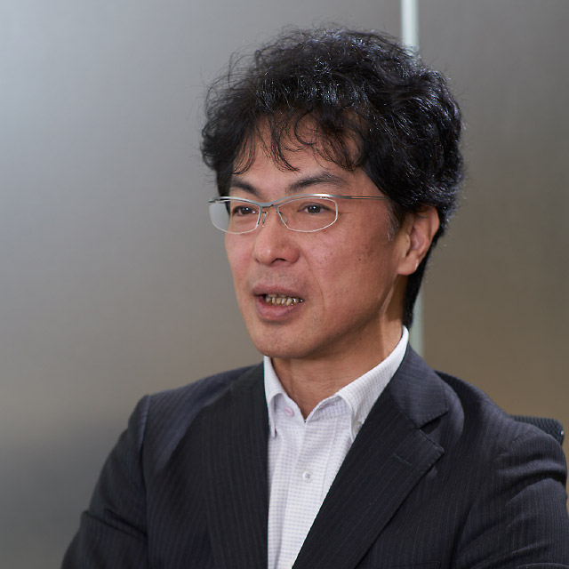 堤 氏