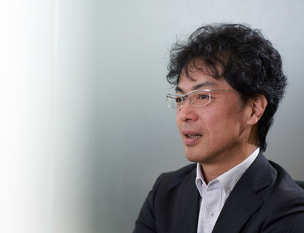 堤 氏