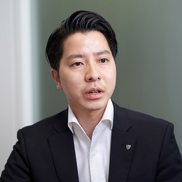 宮崎 氏