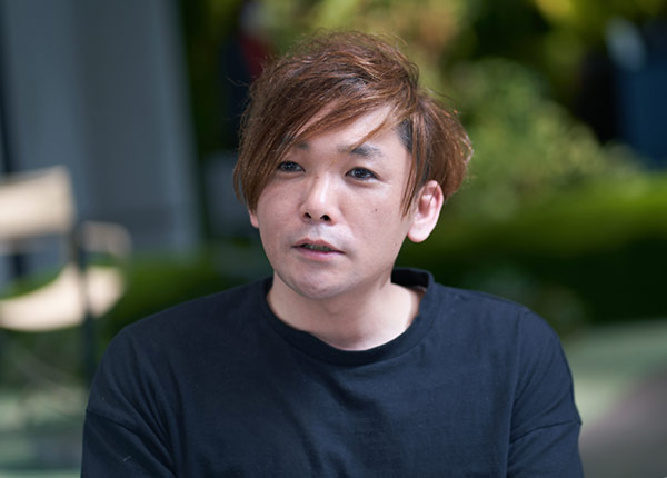鈴木氏
