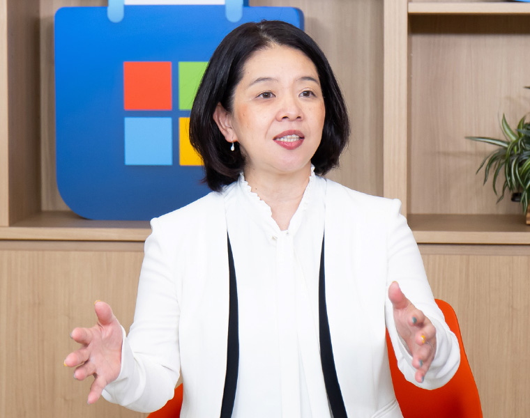 秋吉 香織 氏