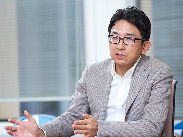 鈴木氏