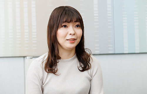 板谷 由依氏