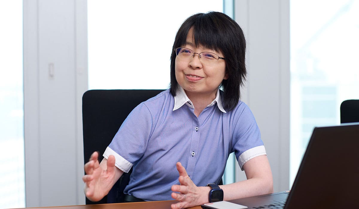 市川氏