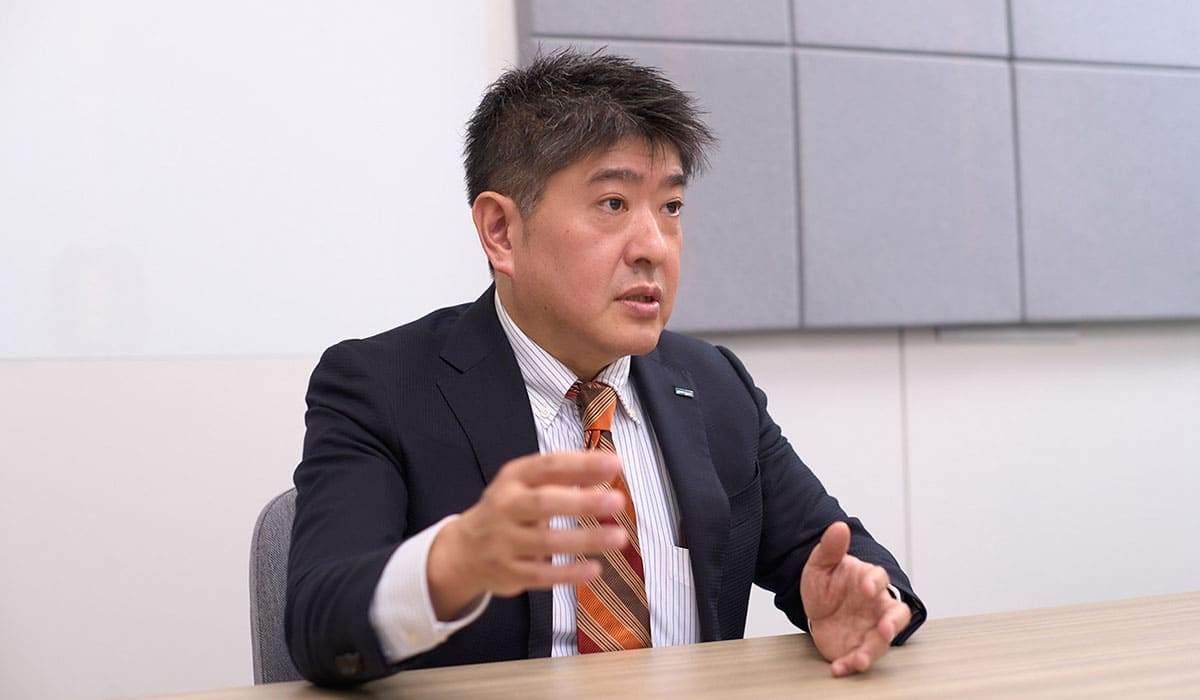 角田氏