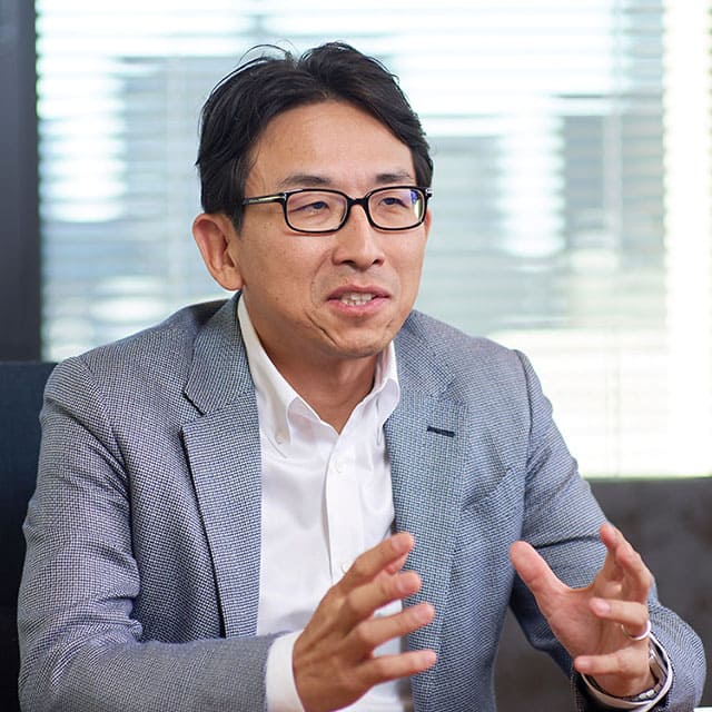 鈴木氏