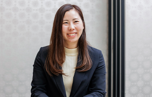 鷹觜 杏里紗氏
