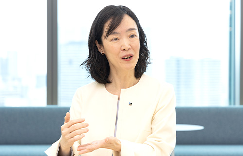 大隅 理奈子氏