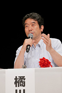 橘川氏は、「スマートコミュニティの構築には、やはりエネルギーの会社がある程度、担っていくべき」と話す
