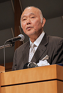 開会挨拶で柏木孝夫ACEJ理事長は、「2030年には、我が国の電源構成の中で現在は全体の4％に過ぎない分散型エネルギーが30％を占め、その半分の15％をコージェネが占めるようになる」という青写真を示した