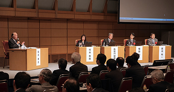 官民連携、規制緩和、コストダウンなど、スマコミやコージェネの将来に向けた課題について、パネリストが議論を交わした