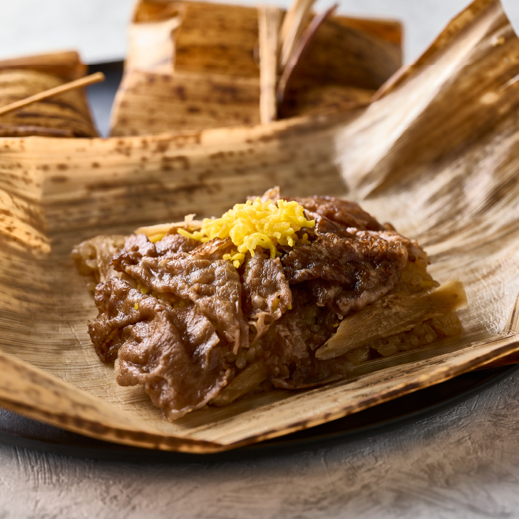 近江牛すき焼きおこわ 竹皮包み