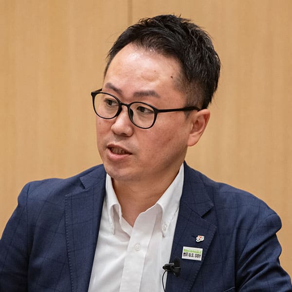 芳賀 氏