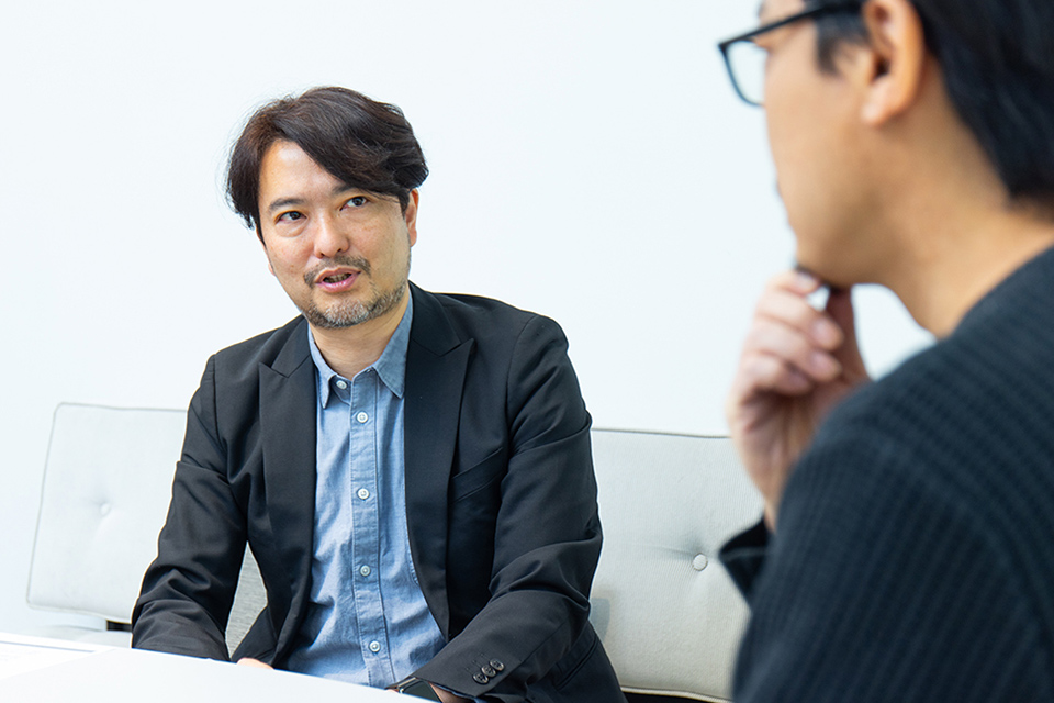 日経クロストレンド・日経デザイン 発行人 佐藤 央明