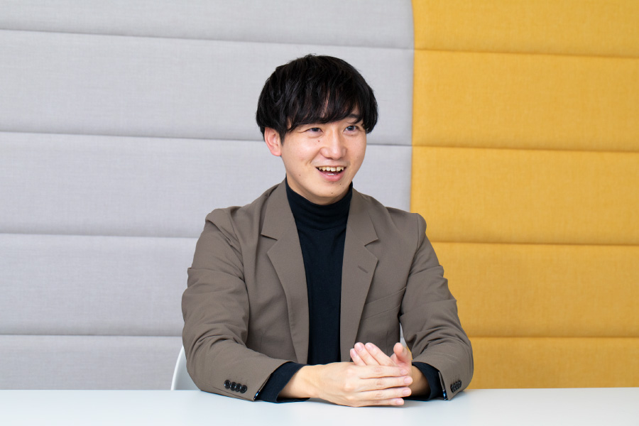 樋口 群 氏