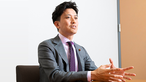 小林 史明氏
