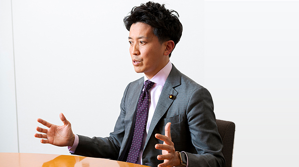 小林 史明氏