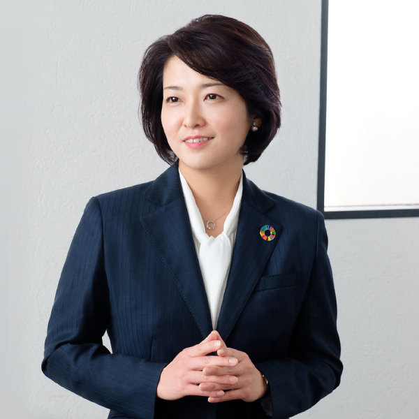 岩﨑 尚子氏