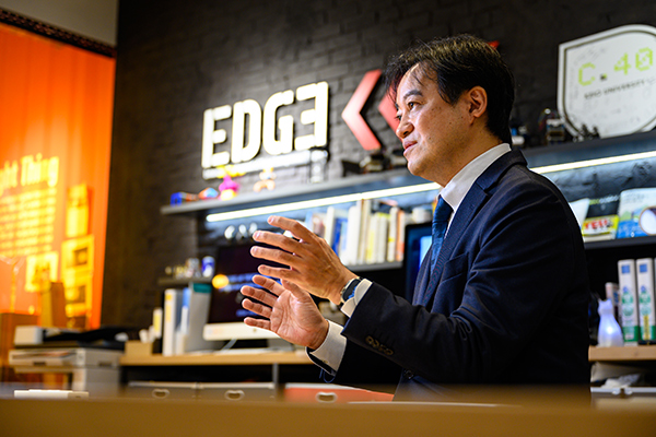 白坂 成功氏