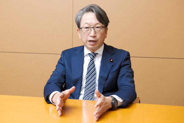 平 将明氏