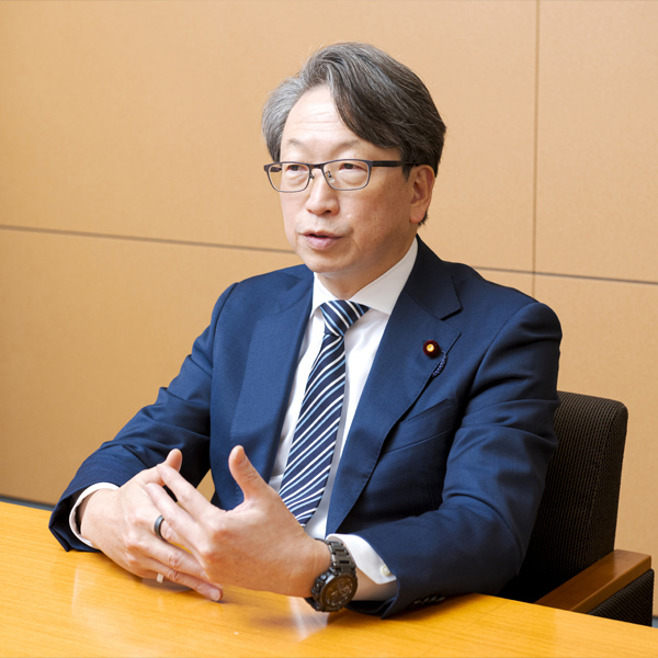 平 将明氏