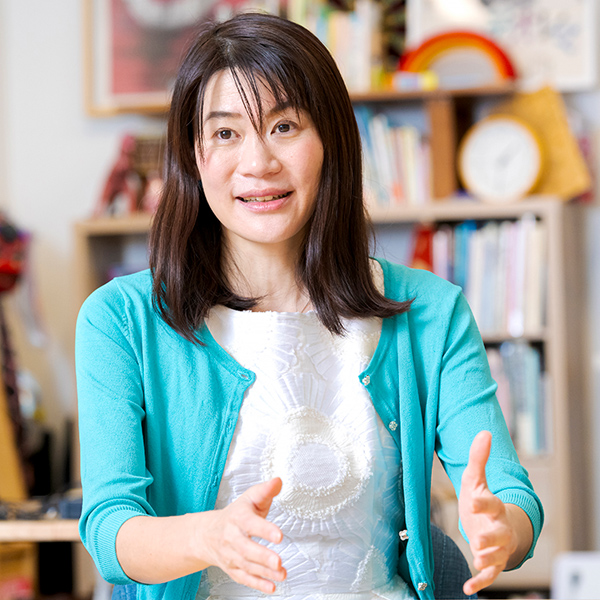 石戸 奈々子氏