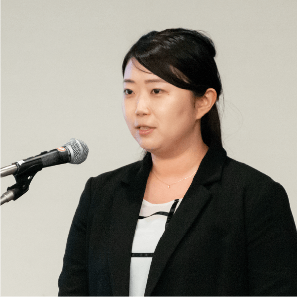 我妻璃奈氏