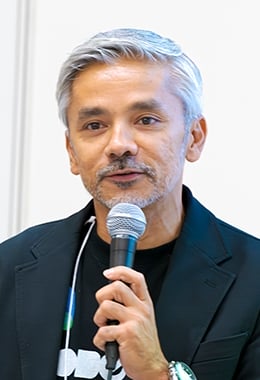カニ・ムニダサ 氏