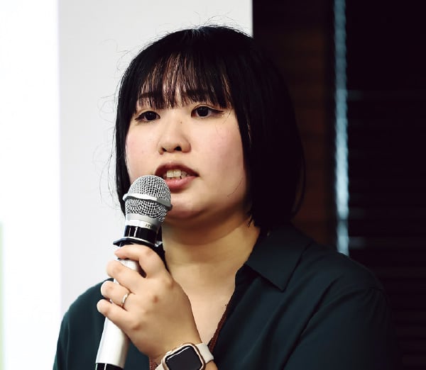 大森麗氏
