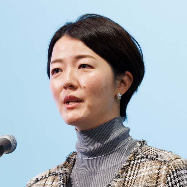 山本 華佳 氏