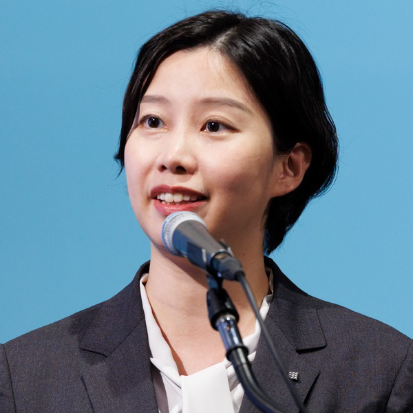 酒井 美帆 氏