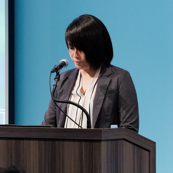 中村 麻奈美 氏