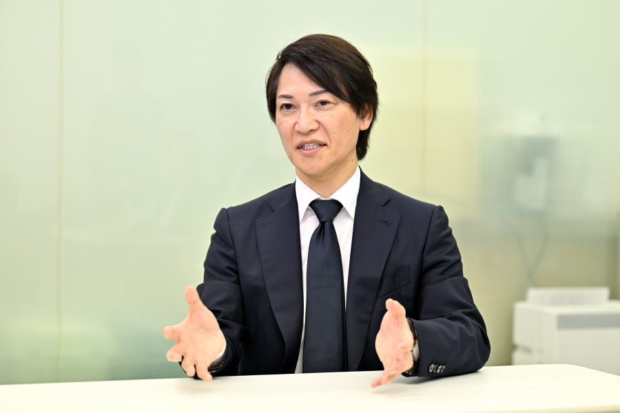 高橋 均 氏