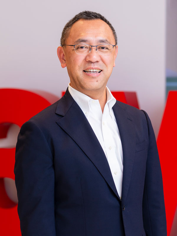 新 氏