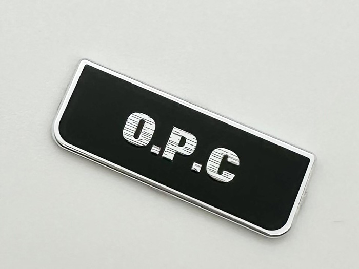 社内技術を組み合わせたOPC銘板