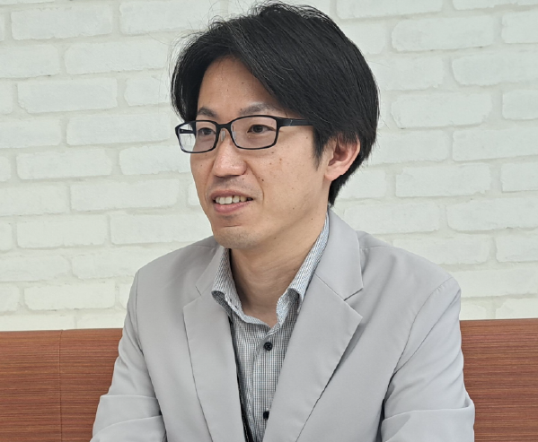 岡山 浩之氏