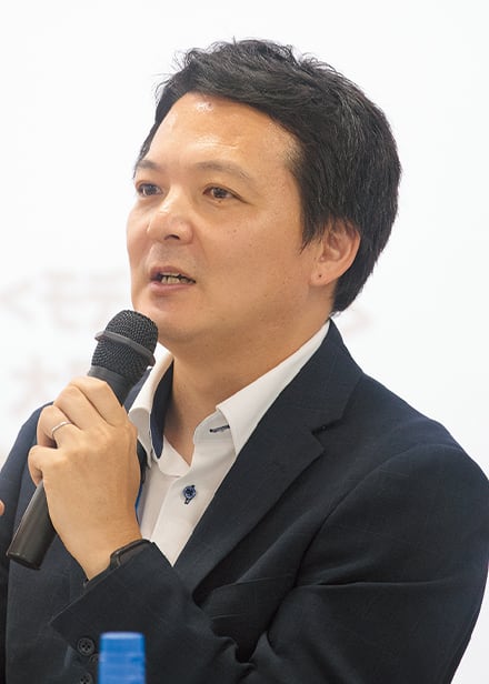 服部 晃範氏