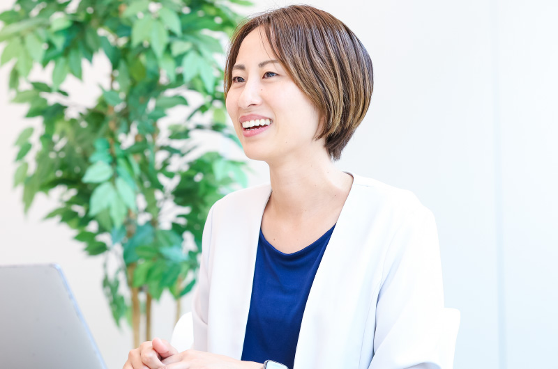 青木 琴 氏