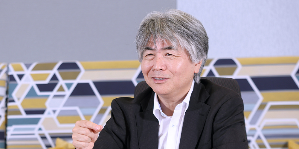 山田 昭雄氏