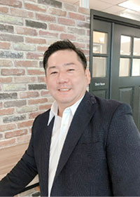 西下 容史氏