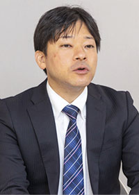 観音 洋生氏