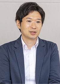 中西 秀親氏