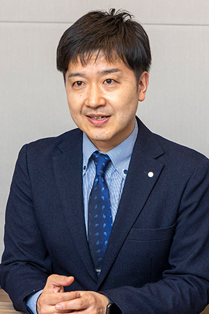 比毛 寛之氏