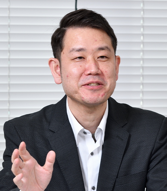 新井 健郎氏